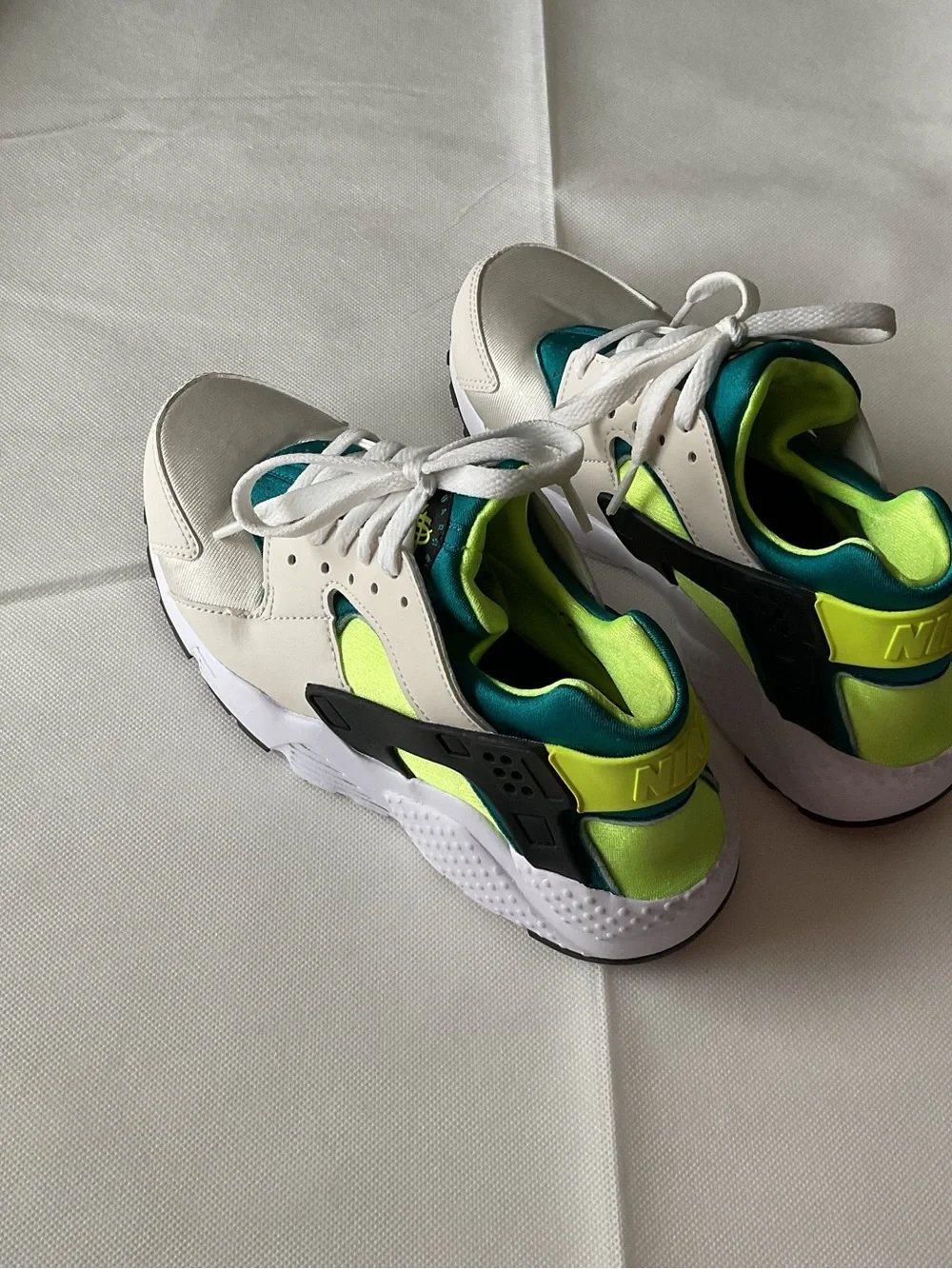 Nike Hurache Sneakers off white with Teal & Neon & Black Accents